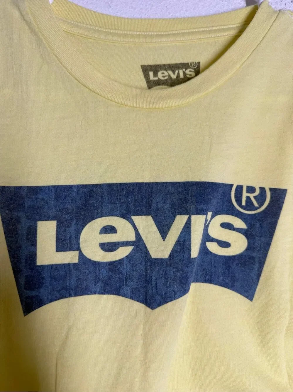 Levi’s Yellow Graphic Logo T Shirt Blue Batwing Cotton Sz S See Description